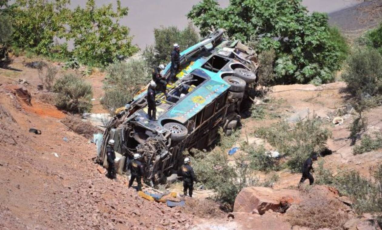 Τραγωδία στη Βολιβία: Τουλάχιστον 24 νεκροί από πτώση λεωφορείου σε χαράδρα