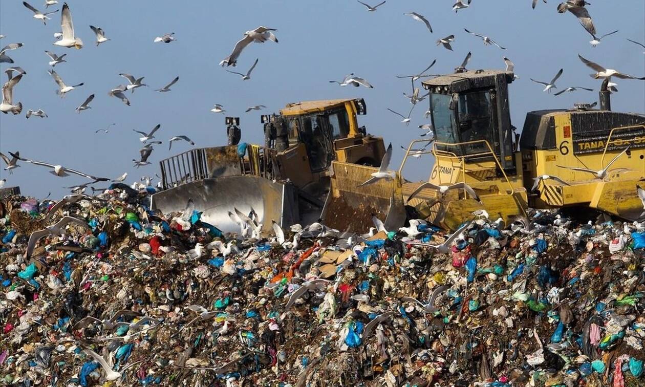 Διαχείριση αποβλήτων : Νέο πλαίσιο «Πληρώνω όσο πετάω» από τους Δήμους για τα σκουπίδια