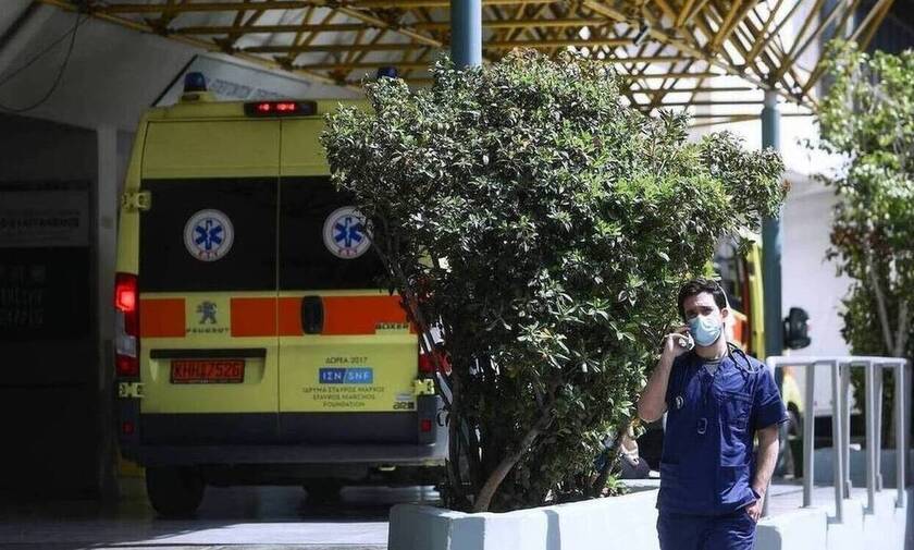 Βασιλακόπουλος στο Newsbomb.gr: Στη σωστή κατεύθυνση τα μέτρα – Αυξάνονται οι νοσηλείες