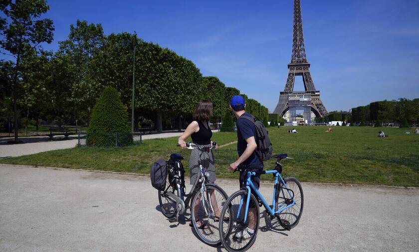 Κορονοϊός: Το Λονδίνο εξετάζει να προσθέσει την Γαλλία στην «κόκκινη λίστα» ταξιδιών