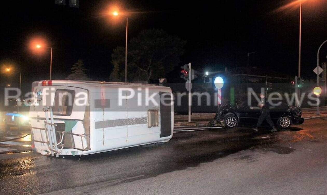 Τροχαίο με ανατροπή στη λεωφόρο Μαραθώνος – Τρεις τραυματίες (pics)