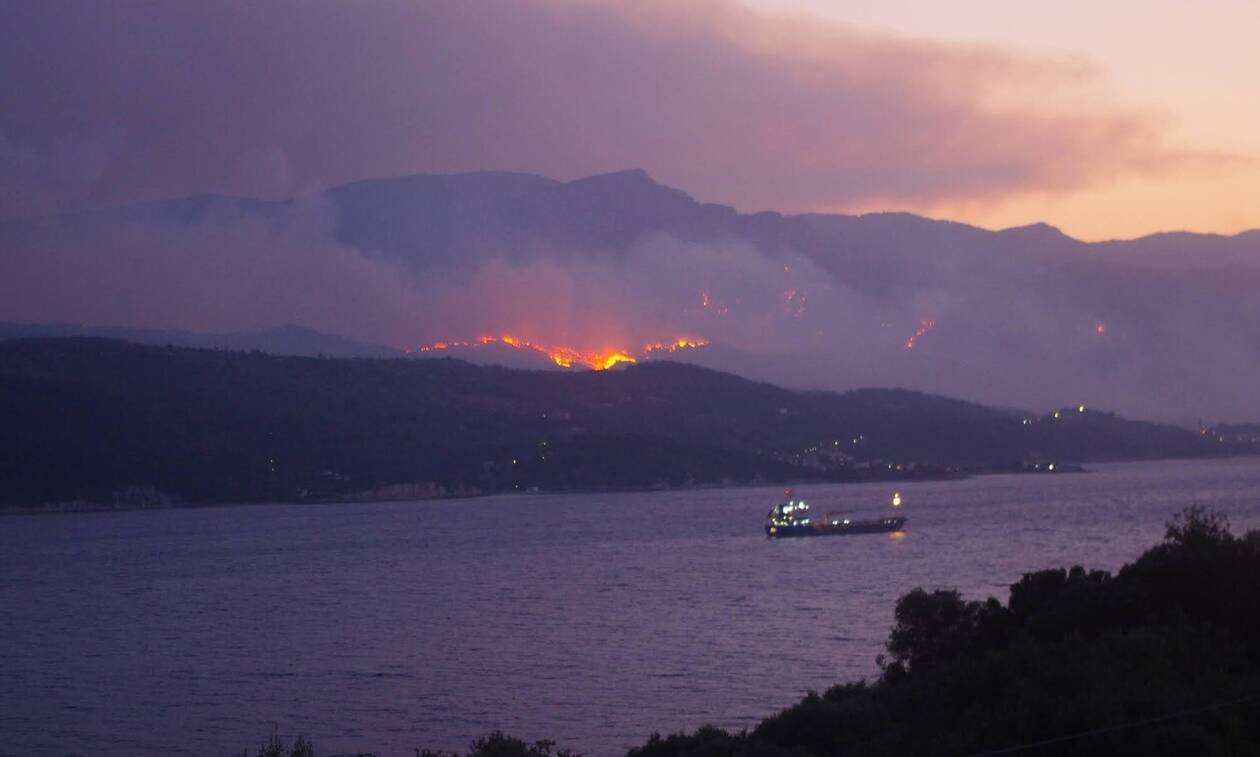 Ρεπορτάζ Newsbomb.gr - Φωτιά Σάμος: Για εμπρησμό κάνει λόγο ο Δήμαρχος - Καλύτερη η εικόνα