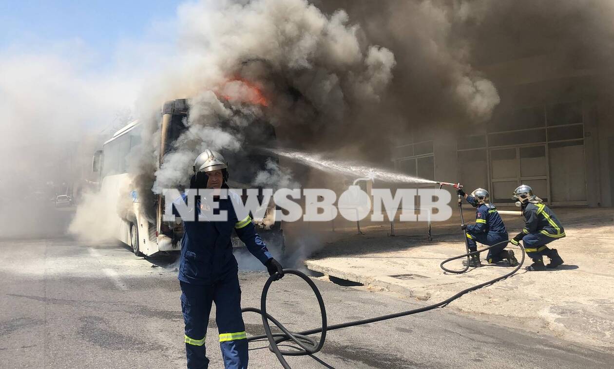 Χαϊδάρι: Φωτιά σε πούλμαν στην Αθηνών - Κορίνθου - Συγκλονιστικές εικόνες