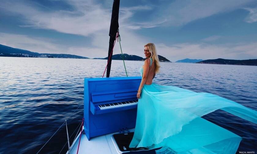 Η Έλενα Ξυδιά στο Newsbomb.gr: Παίζοντας πιάνο εν πλω ανοιχτά της Σκιάθου