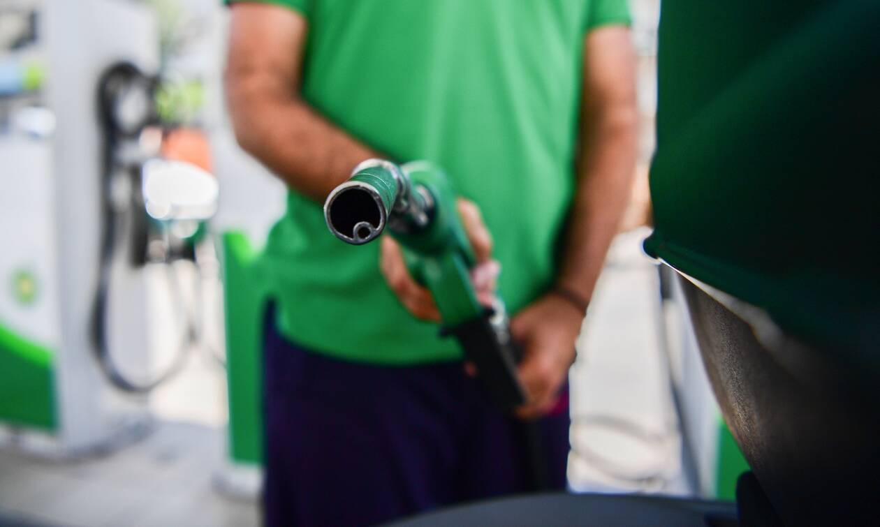 «Φωτιά» η τιμή της βενζίνης – Πόσο έχει ακριβύνει από την αρχή του χρόνου
