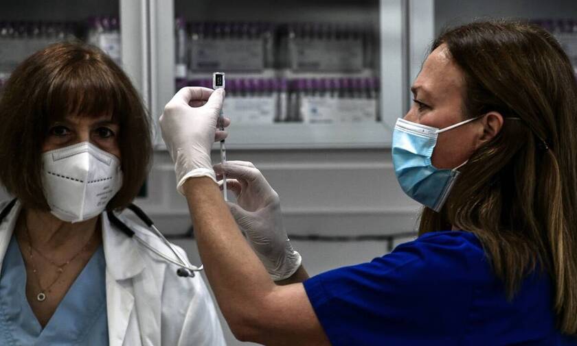 Κορονοϊός - Βασιλακόπουλος: Χωρίς μαζικό εμβολιασμό των πάντων δεν μπορούμε να λειτουργήσουμε