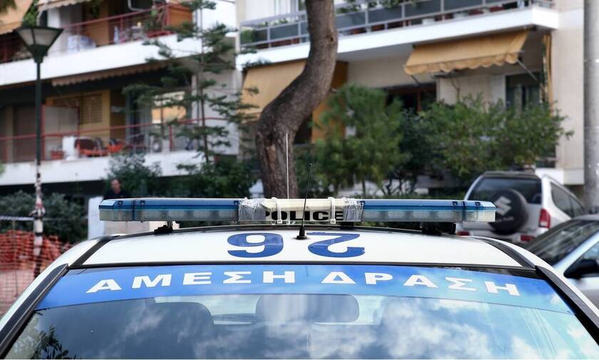 Θεσσαλονίκη: Αστυνομικοί έσωσαν γυναίκα που απειλούσε να πέσει στο κενό