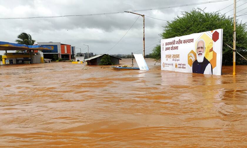 Κατολισθήσεις και πλημμύρες στην Ινδία