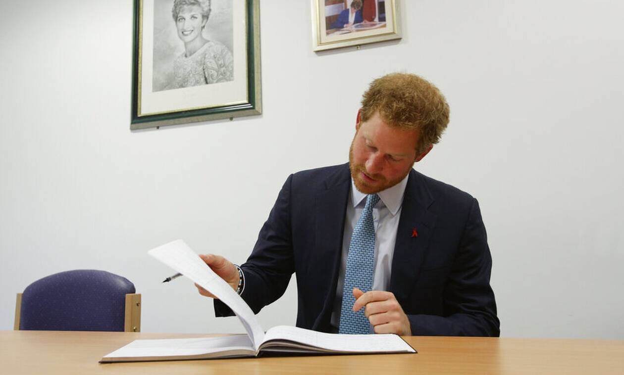 «Χρυσή» συμφωνία του πρίγκιπα Χάρι για 4 βιβλία: Το ένα θα δημοσιευθεί μετά το θάνατο της Ελισάβετ