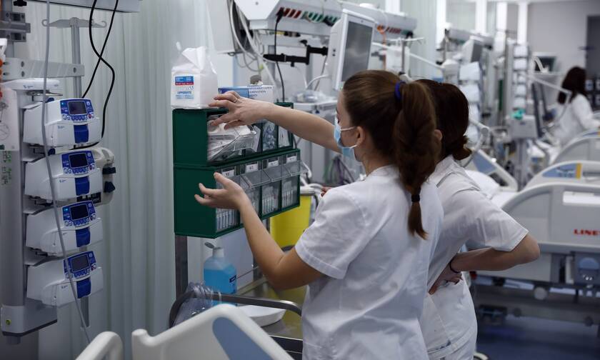 Κορονοϊός: Στο «μικροσκόπιο» η νέα αύξηση των νοσηλειών - «Νέα πίεση στο ΕΣΥ θα φέρει νέα μέτρα»