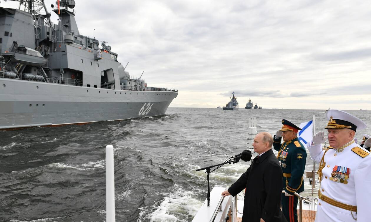 Βίντεο: Επίδειξη ναυτικής ισχύος στην Αγία Πετρούπολη για τη ρωσική Ημέρα του Ναυτικού