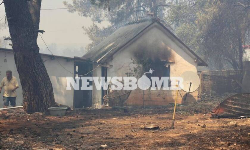 Φωτιά στη Σταμάτα - Ρεπορτάζ Newbomb.gr: Κάηκαν σπίτια και αμάξια στη Ροδόπολη (pics + vid)