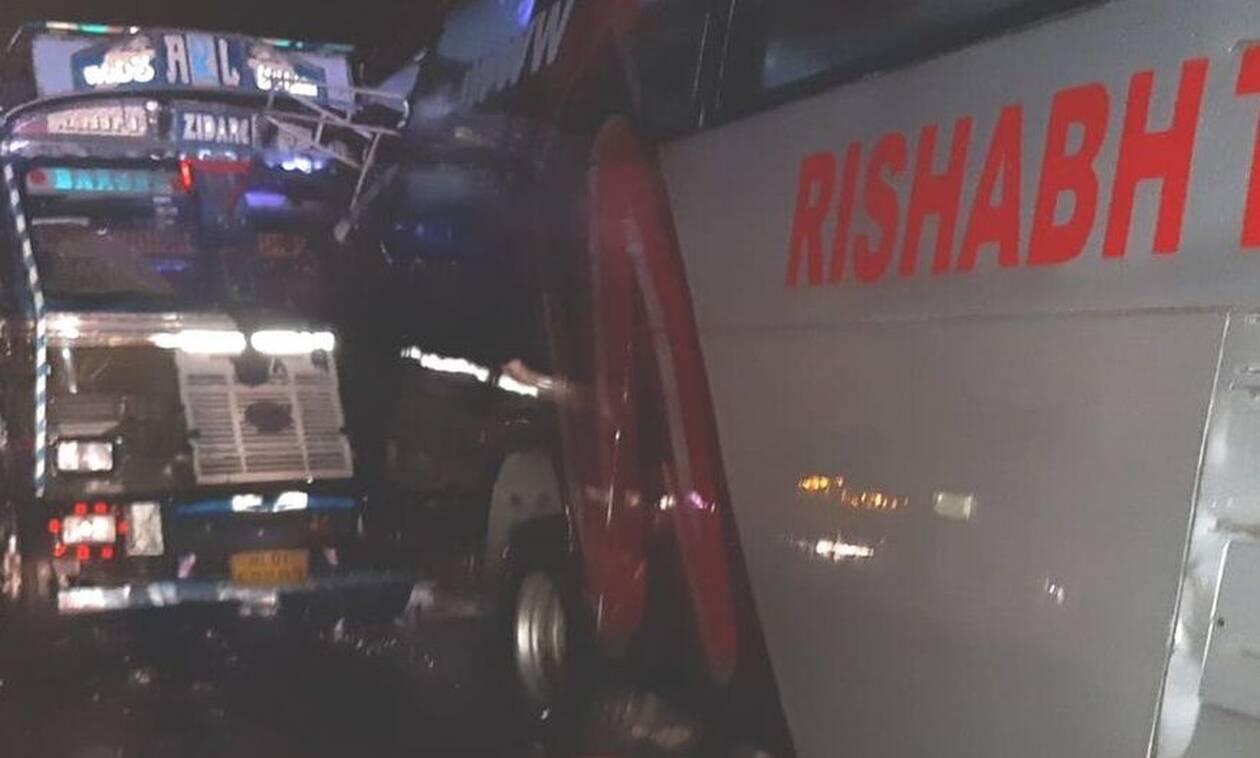 Ινδία: 18 νεκροί σε φονικό τροχαίο με φορτηγό και λεωφορείο