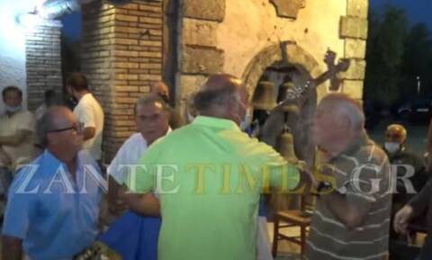 Ζάκυνθος: Χαμός στο πανηγύρι του Αγίου Παντελεήμονα - Παραλίγο να πιαστούν στα χέρια για τα εμβόλια