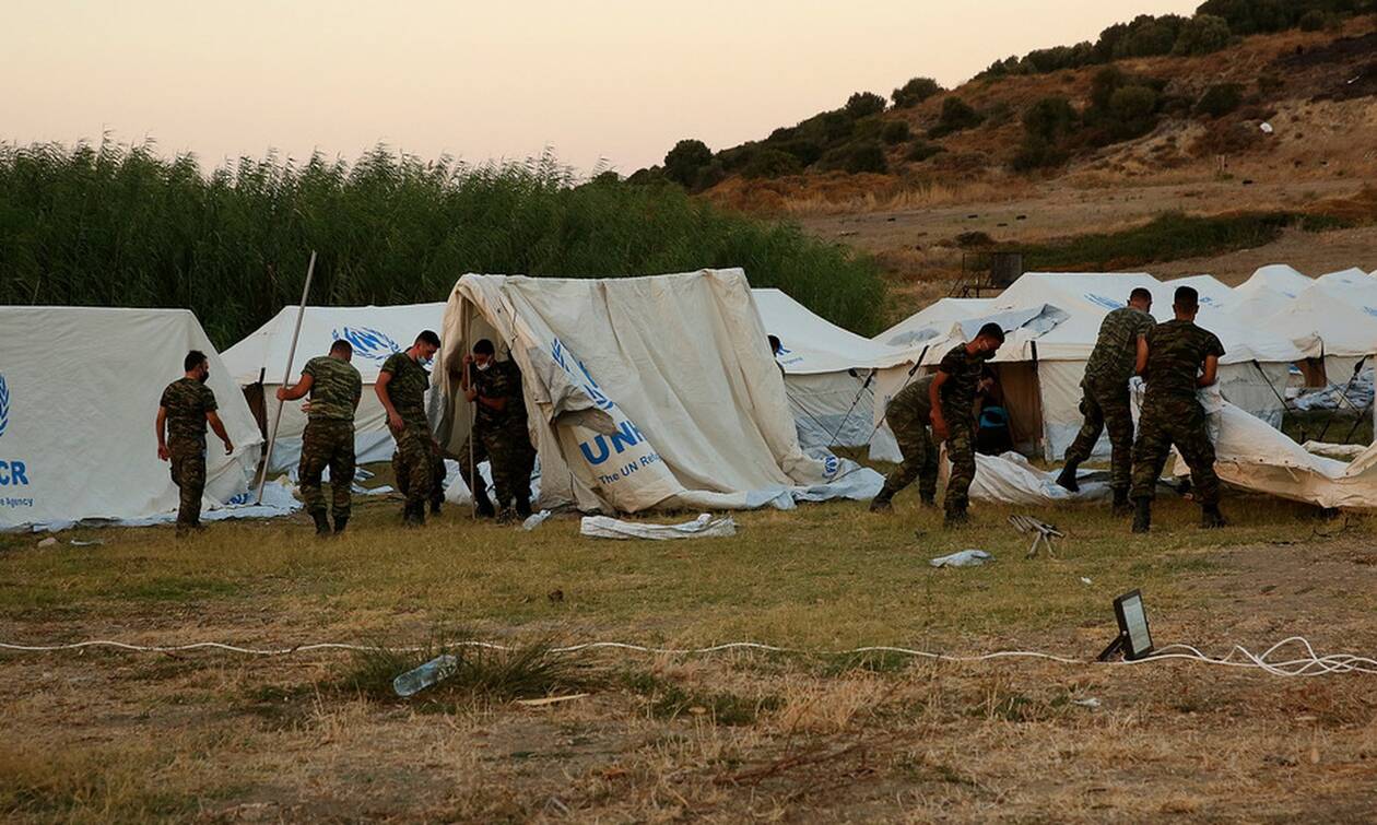 Οι άγνωστοι ήρωες των προσφύγων και μεταναστών στην Ελλάδα – Η πολύτιμη βοήθεια των Ενόπλων Δυνάμεων