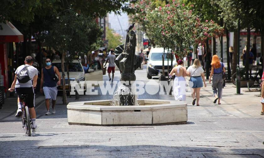 Καύσωνας: «Βράζει» το κέντρο της Αθήνας – Στις παραλίες οι κάτοικοι για ανάσες δροσιάς (photos)