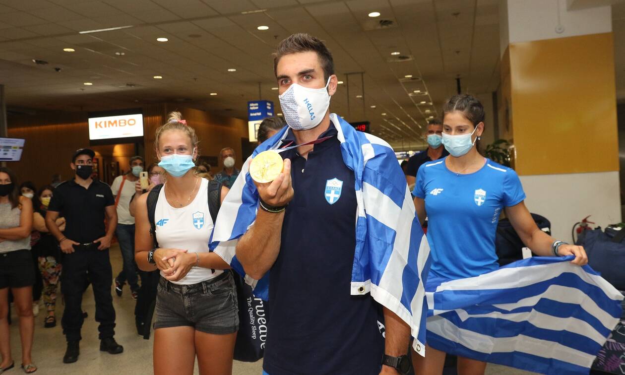 Ολυμπιακοί Αγώνες 2020: Αποθεωτική υποδοχή για τον Στέφανο Ντούσκο στο αεροδρόμιο