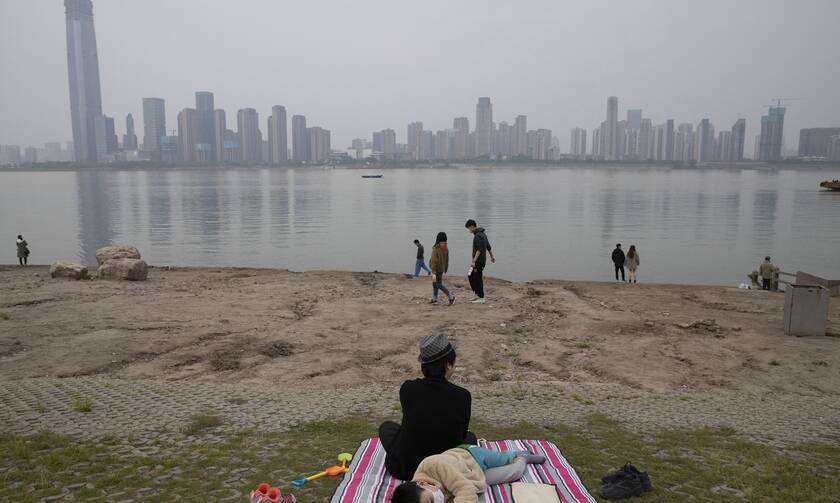 Κίνα: Η επιδημία του κορονοϊού «στοιχειώνει» και πάλι την Ουχάν - Eκατομμύρια πολίτες σε lockdown