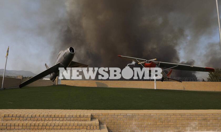 Φωτιά στη Βαρυμπόμπη: Εγκλωβισμένοι αστυνομικοί και πυροσβέστες - Σπεύδουν να τους σώσουν