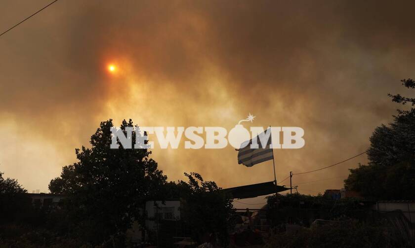 Ρεπορτάζ Newsbomb.gr - Φωτιά Βαρυμπόμπη: Κρανίου τόπος οι Αδάμες - Κάηκαν σπίτια