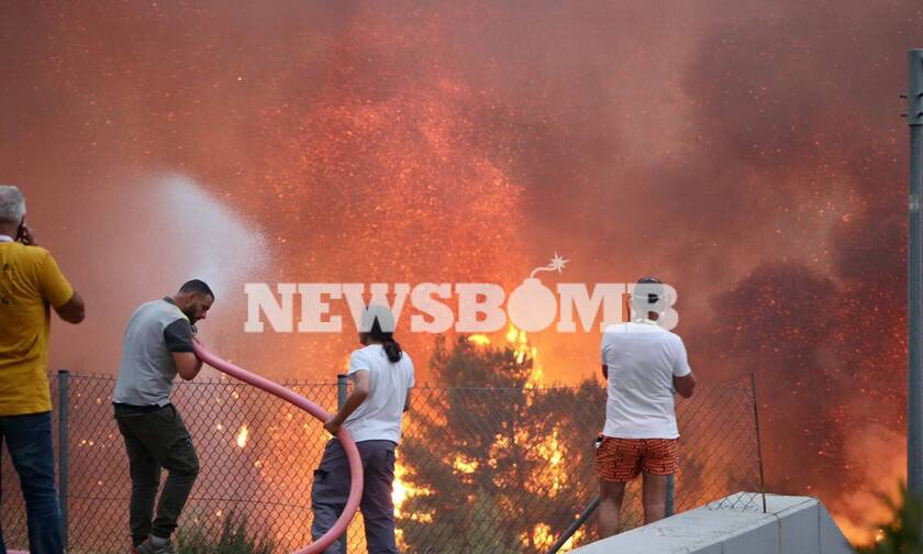 Φωτιά Βαρυμπόμπη: Σε απόγνωση η κάτοικοι – «Μας άφησαν μόνους», καταγγέλλουν στο Newsbomb.gr