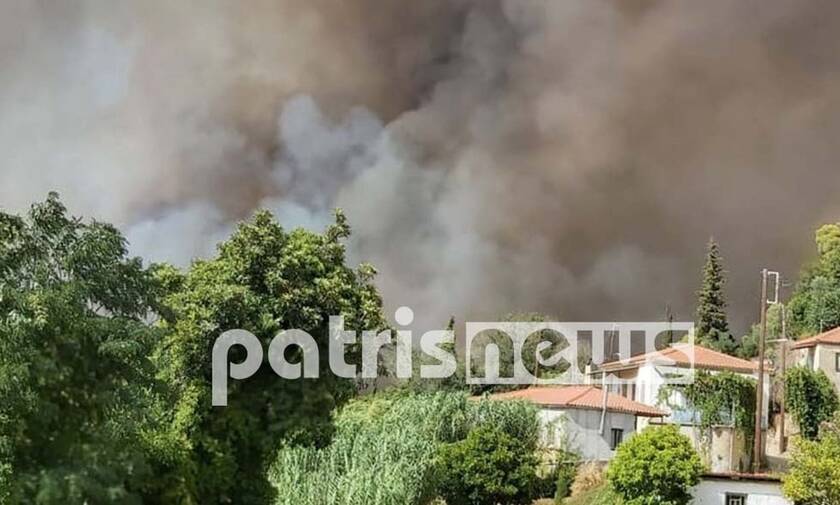 Εκτός ελέγχου η φωτιά στην Ηλεία: Πληροφορίες για εγκλωβισμένους - Καίγονται σπίτια
