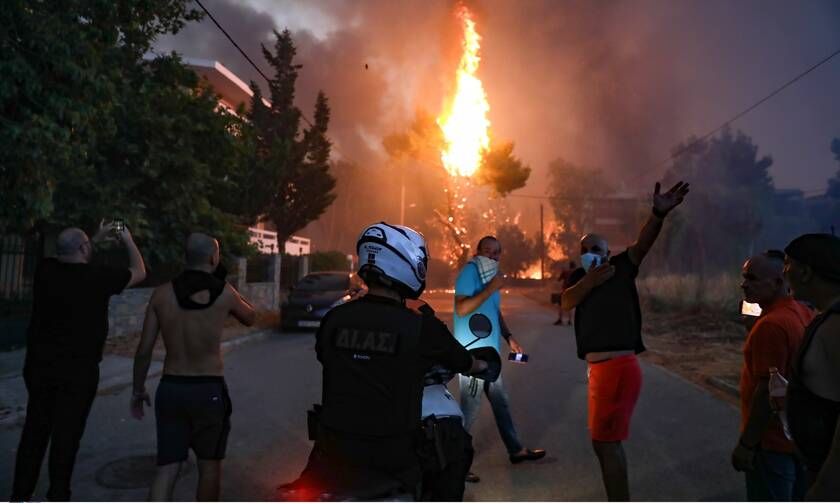 Φωτιές στην Ελλάδα: Το μυστήριο της κλιματικής αλλαγής και ο... προσωπικός μας πυροσβέστης