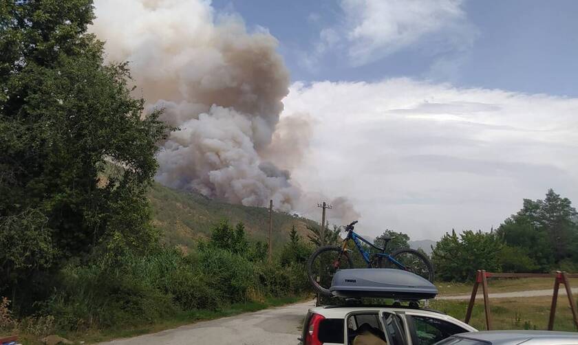 Nέα μεγάλη πυρκαγιά στον Σμόλικα - Εκκενώνεται το χωριό Πάδες