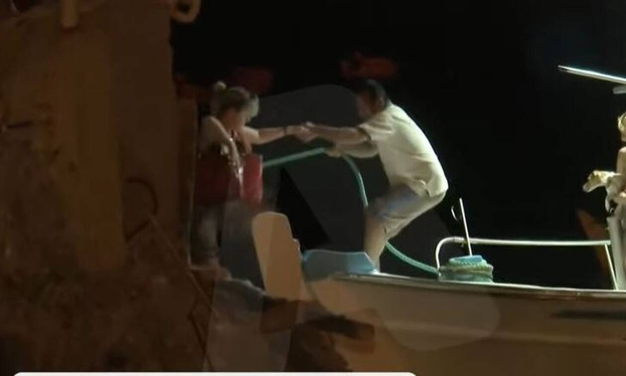 Φωτιά στην Εύβοια: Επιχείρηση με πλωτά μέσα για τον απεγκλωβισμό κατοίκων στην Αγία Άννα