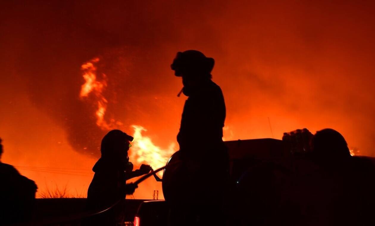 Φωτιά στην Εύβοια: Εγκλωβίστηκαν Πυροσβέστες στην Κεράμεια