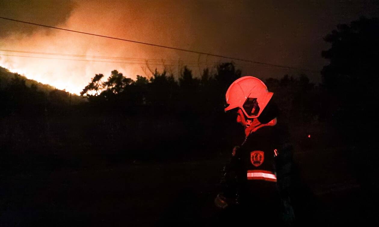 Φωτιά στην Αττική: Εκκλήση για ενίσχυση των δυνάμεων - «Οι πυροσβέστες είναι άνθρωποι, όχι μηχανές»