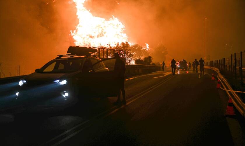 Φωτιά Τώρα: Καίγονται σπίτια σε Ιπποκράτειο Πολιτεία και Αφίδνες