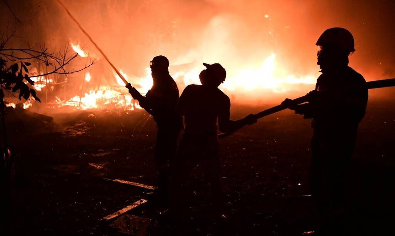 Φωτιά στην Εύβοια: Μετά τη Στροφυλιά εκκενώθηκε και η Κοκκινομηλιά