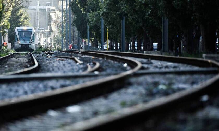 Λάρισα: Πέθανε γυναίκα που παρασύρθηκε από τρένο