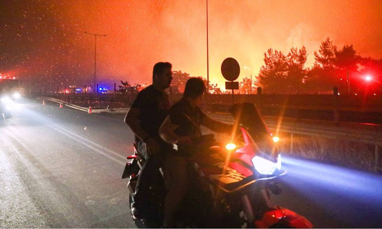 Φωτιά ΤΩΡΑ: Πέρασε την Αθηνών – Λαμίας η πυρκαγιά – Κινδυνεύουν Μαλακάσα και Ωρωπός