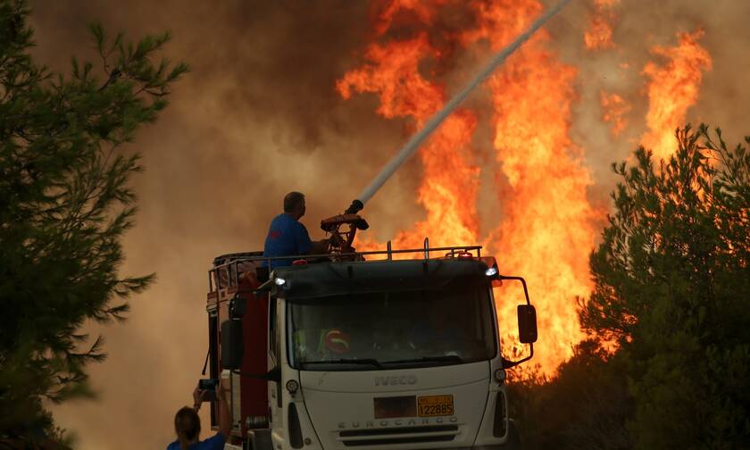 Φωτιά Μαλακάσα: Εισήγηση για εκκένωση 5 περιοχών