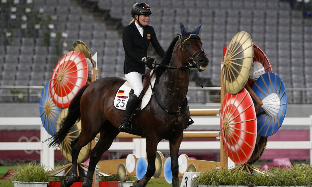 Ολυμπιακοί Αγώνες: Απαράδεκτη κίνηση! Έριξε γροθιά σε άλογο κι αποβλήθηκε (video)