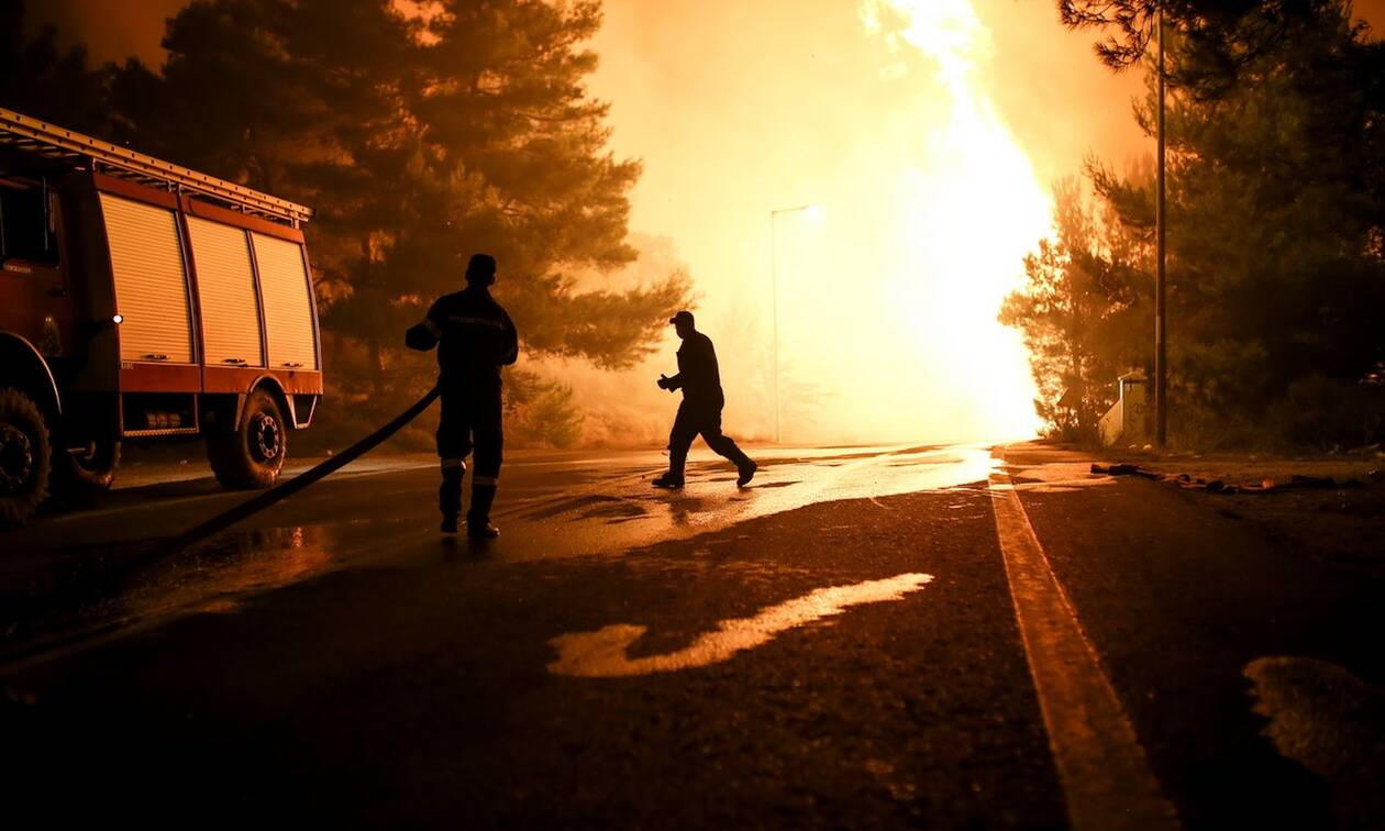 Φωτιά στην Ηλεία: Ισχυρές πυροσβεστικές δυνάμεις επιχειρούν σε Αχλαδινή και Δούκας
