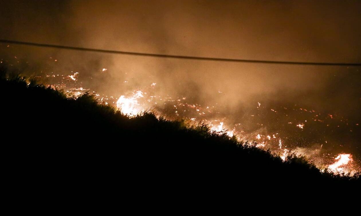 Φωτιά στην Εύβοια: Εντολή για εκκένωση σε Ελληνικά, Γούβες, Γερακιού, Αγριοβότανο και Αγ. Νικόλαο