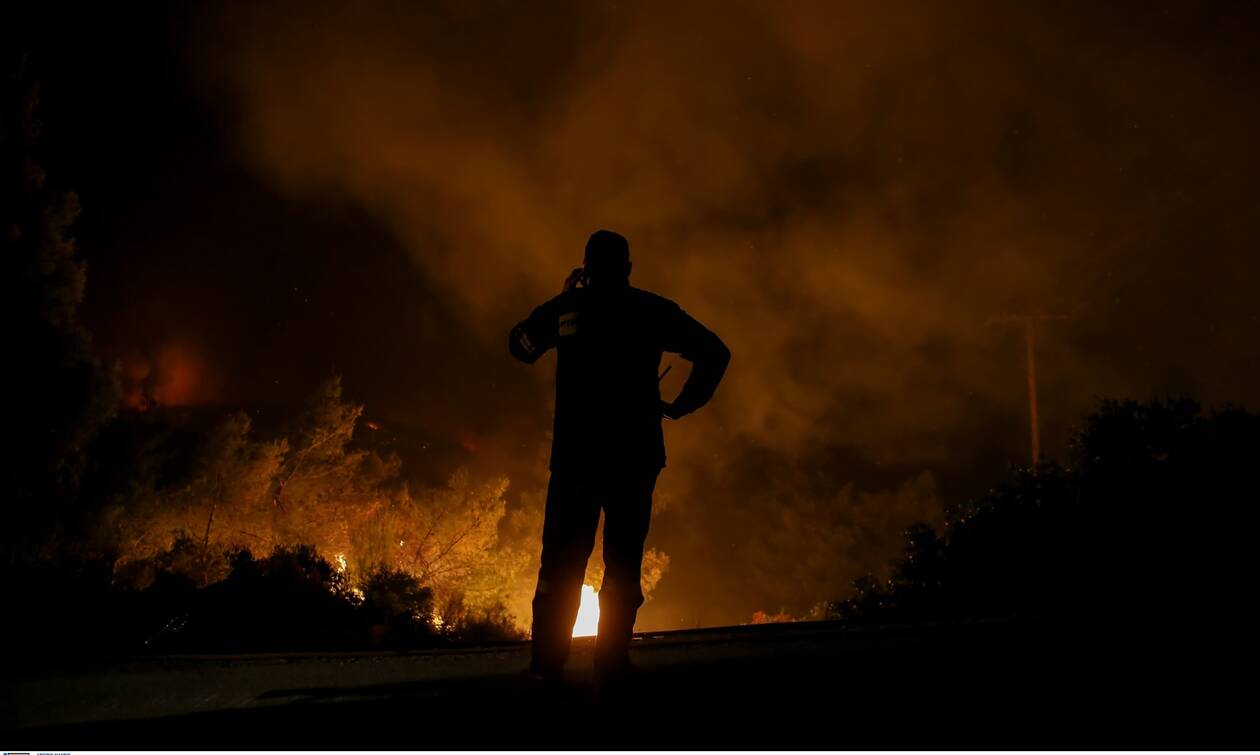 Φωτιά στη Μάνη: Σε δύσβατο σημείο στη Δεσφίνα οι φλόγες