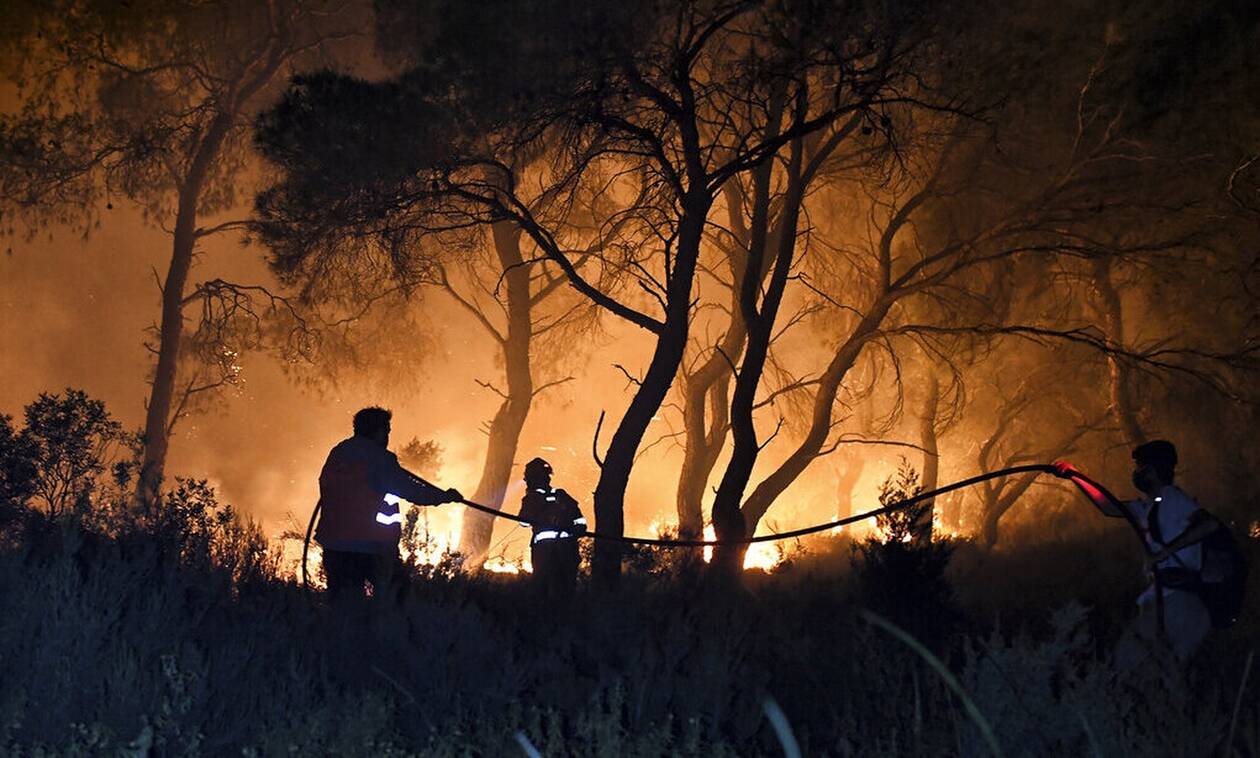 Φωτιές στην Κρήτη: Σε ύφεση η πυρκαγιά στον Άγιο Θωμά Ηρακλείου