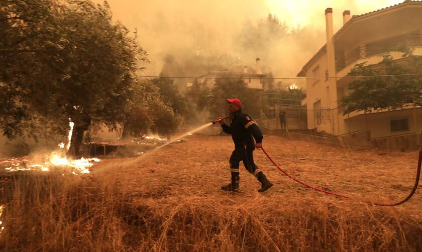Φωτιές στην Ελλάδα: Η Γερμανία στέλνει 219 πυροσβέστες που ειδικεύονται στις αναζωπυρώσεις