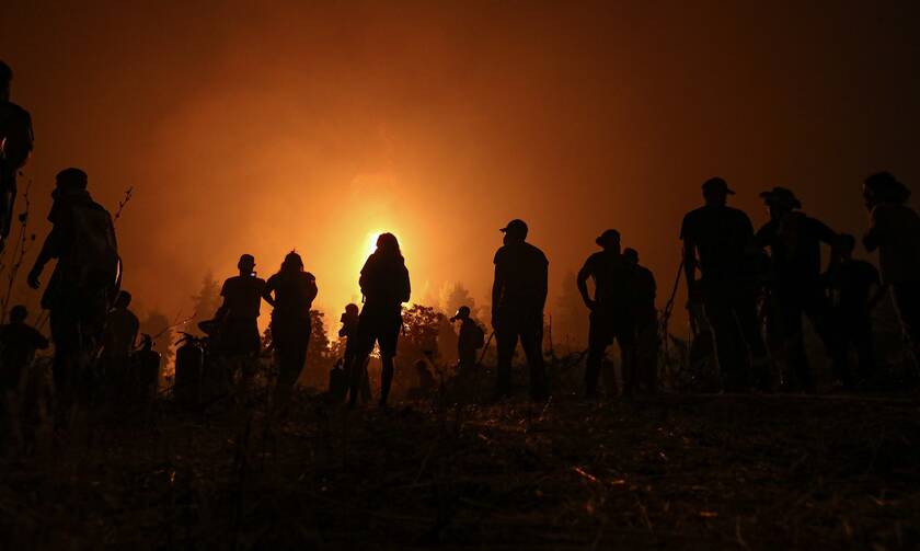 Φωτιές - Ηλεία: Αντιμέτωπες με συνεχείς αναζωπυρώσεις οι πυροσβεστικές δυνάμεις