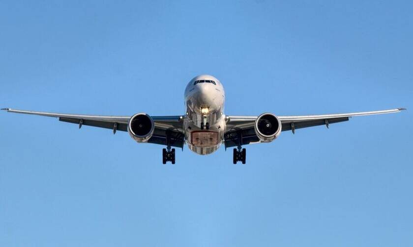 Κύπρος: Χαμός σε αεροπλάνο - Επιβάτης χαστούκισε αεροσυνοδό επειδή του είπε να σβήσει το τσιγάρο
