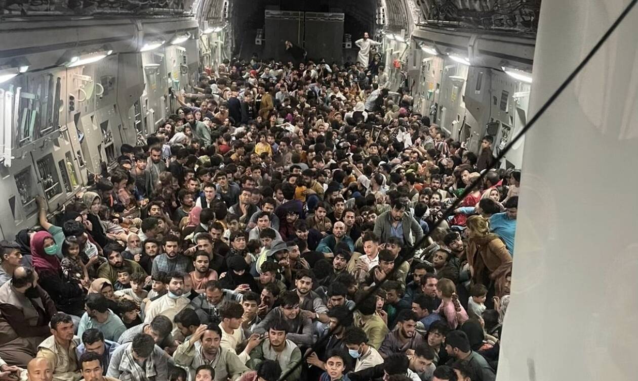 Αφγανιστάν: Η εντυπωσιακή εικόνα μέσα από αμερικανικό μεταγωγικό που έφυγε από την Καμπούλ