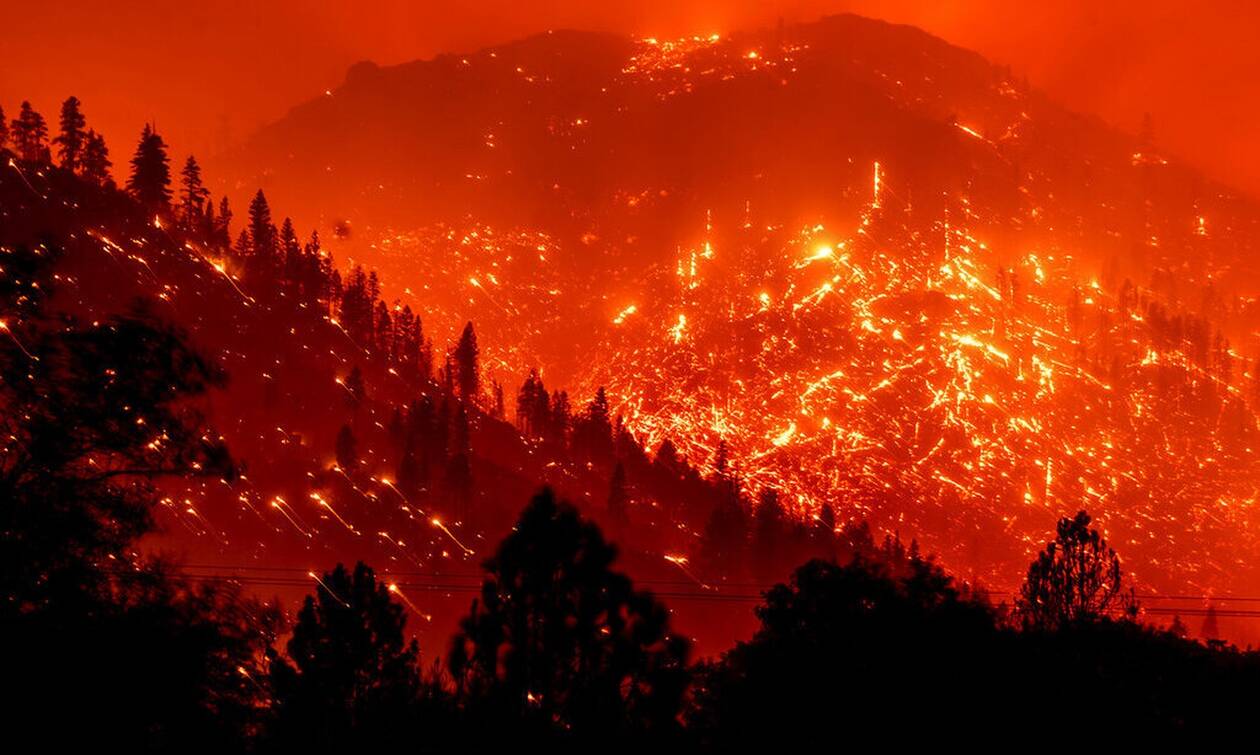 Στο έλεος καταστροφικών πυρκαγιών η Καλιφόρνια              