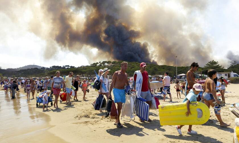 Γαλλία: Η σφοδρή πυρκαγιά που μαίνεται από την Δευτέρα στην Κυανή Ακτή «δεν έχει ακόμη οριοθετηθεί»