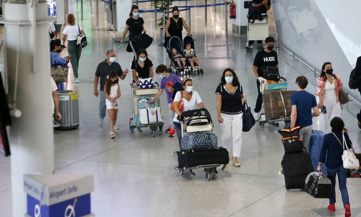 ΥΠΑ: Υποχρεωτικό τεστ στην άφιξη για ταξιδιώτες που δεν έχουν εμβολιαστεί από 13 χώρες