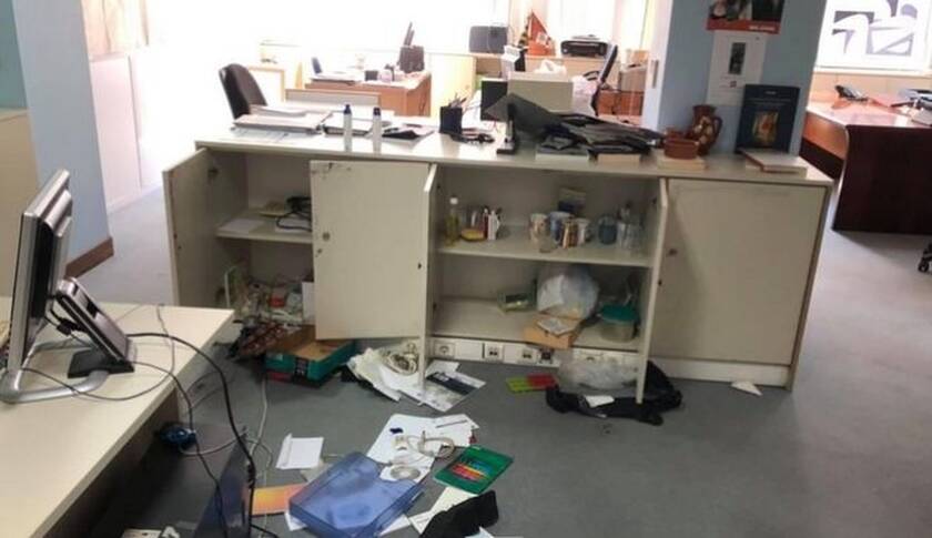 Στιγμιότυπο από το γραφείο του ΕΚΚΕ, μετά τη διάρρηξη