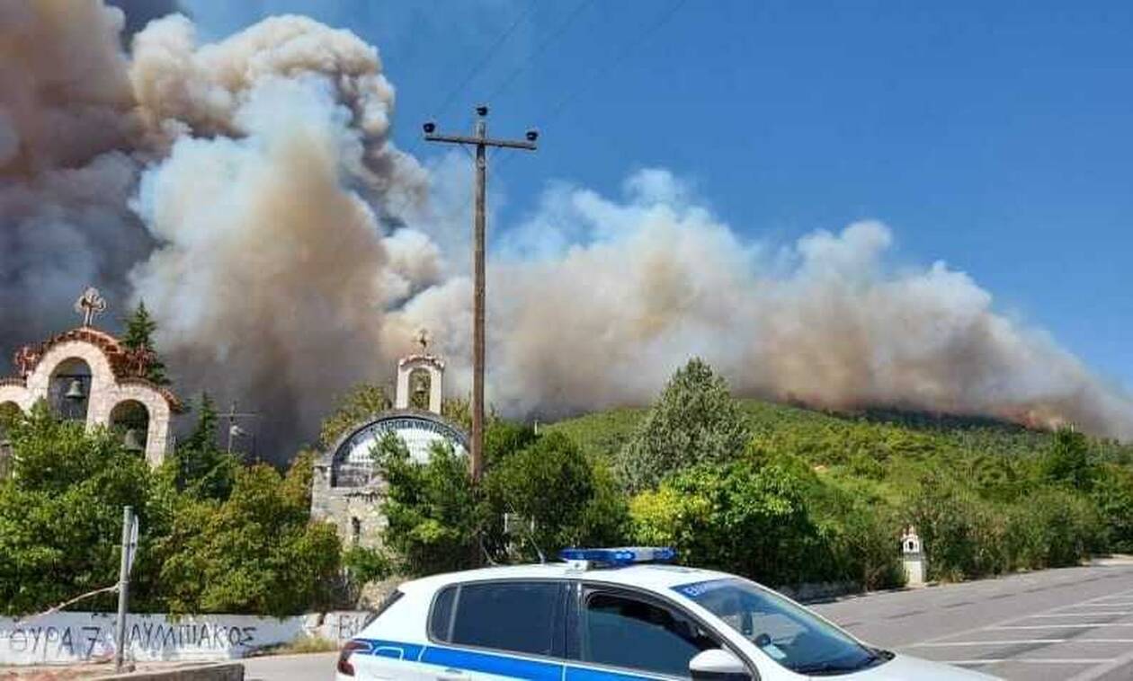 Φωτιά στα Βίλια: Μάχη για να μην πάει στον Κιθαιρώνα – Στα 5χλμ. το μέτωπο – Ζημιές σε σπίτια